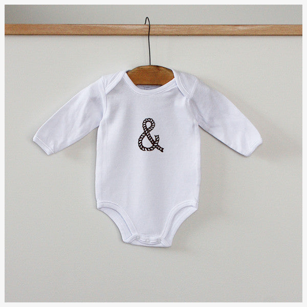 Rope ampersand BabysuitWhite /  Chocolate print